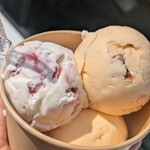 雪文 - トリプル（ニューヨークチーズケーキ ＆ ハルノイチゴ ＆ ラムレーズン）¥750