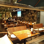 ロコズテーブル マハナ  - テラスから見た店内（２）