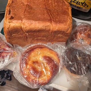 どんすけ □パン家のどん助 @panyano_donsuke (非公式) . 店舗建て替えの為一時