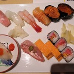 たつ郎寿司 - これに穴子（たれor塩が選べます）これに蟹で出汁をとった味噌汁、アイス最中が付きました。