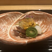伊勢 三玄 - こごみ 紀伊長島ムラサキ雲丹　花山葵
                伊勢海老　ホタルイカ