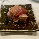 うを徳 - メジマグロの藁焼き大蒜醤油　