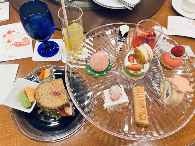 Dining & Cafe Rendezvous Lounge