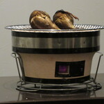 日本料理 TOBIUME - 皮ごと炭火焼される筍