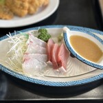 鵜戸民宿 ドライブイン - カンパチ　鯛のお刺身も鮮度バツグンよ〜