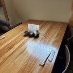 御手打ちそば やま本 - 奥のテーブル