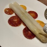 caillou - ホワイトアスパラと焼いたブラッドオレンジ