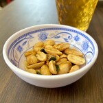 GIA DINH - コブミカン（スワンギ）の葉の香るスパイシーなローストピーナッツ♪コレ！めっちゃうまい！！