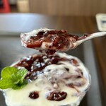 GIA DINH - 砂糖ではなくココナッツミルクを使った自然な甘み、その甘くねっとりモチっと炊いた黒餅米と、ママの自家製ヨーグルトの、独特な香り高い酸味。そしてココナッツシュレッドの香りと食感♫