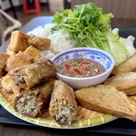 GIA DINH - 北ベトナム、ハノイの昼ごはんの定番といったらブン・チャーかこのブン・ダウです。