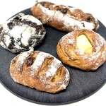 ブランジュリ P&B - ディアブロ　ライ麦のレザン
      マロングラッセとくるみとマカダミア　フィグボム