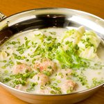 焼豚足 ぶ吉 - 濃厚豚骨スープをクリーミーに仕上げた”炊きぶた”