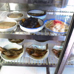 しみず食堂 - この日の冷蔵ケース