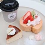 NOA COFFEE - 【2025.04】桜バスクチーズケーキ(税込680円)、桜ロール(税込700円)