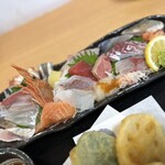 海鮮お食事処 銀蔵 - 銀蔵特選お造り定食（ご飯お代わり自由）
2398円