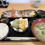 海鮮お食事処 銀蔵 - 銀蔵特選お造り定食（ご飯お代わり自由）
2398円