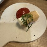 野乃鳥 梅味堂 - 付きだしのチーズ生ハム巻き、一品料理にして欲しいくらい美味しかった