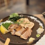 野乃鳥 梅味堂 - 鮮度バツグンのモモ肉とムネ肉のたたき、絶品です！