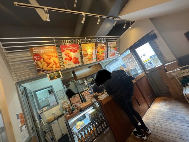 FRESHNESS BURGER Midosuji Honmachi Ten photo 4