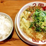 らーめん2国 - ワンタンらーめんとライス中