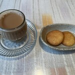 ボージャン - ホットチャイ、クッキー