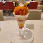 タカノフルーツパーラー - 苺と柑橘のパフェ