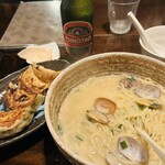 中華料理 忠実堂 - 焼き餃子4個720円と貝ラーメン1000円　ちなみに貝ラーメンは汁無しもあります