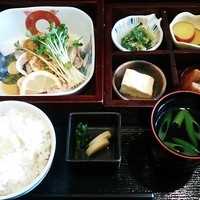旬味 やま川 - 日替わり二段弁当880円♪