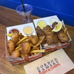 Gordon Ramsay Fish & Chips - 料理写真:ShrimpBOX
Cocktail source･Sriracha Aioli source
FishBOX
Curry de Mango source･Gordon's Tartar source