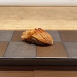 すしと天ぷら 坂本 - 赤貝680円