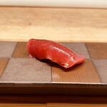 すしと天ぷら 坂本 - 天然生本マグロ450円