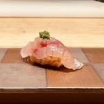 すしと天ぷら 坂本 - あじ280円