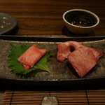 秋田牛玄亭 - 黒毛和牛舌　薄切り、厚切り