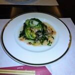 志喜亭 - 鰆の春キャベツ包　　アサリと桜エビ　上の青菜は春菊でした