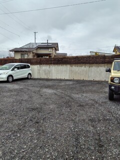 ます栄食堂 - 店裏の駐車場です