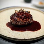 鉄板焼 Tsumugi - メインは牛と迷ってハンバーグをチョイス。超ふっくらで美味。
