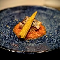 鉄板焼 Tsumugi - 魚料理は鰆でしたが、しっとりジューシーで想像以上の美味しさに驚きました。
                    シェフいわく「お鮨屋さんの仕入れを見に行って、良いのを持ってきちゃう」のだそうです。