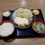 お肉屋さんの定食と丼 岩井畜産 - 
