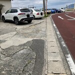 SHOP ヒロ - なぜか同店横の駐車スペースには車が一杯？