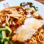 そば処 更科 - 泳いでいるという表現ができる躍動感。