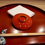 馬車道 大かわ - 新しい箸置きは蛇