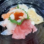 山助 - 料理写真:本日の日替わり丼