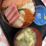 定食 めし屋 - サーモン・ホタテ・かに・いくら+中トロ丼