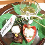 懐石 斉藤 - 八寸　祇園祭の皿　蛸　里芋　胡瓜とクラゲの胡麻和え　鯛のチマキ　もずく酢