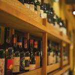 Osteria Splende - 店内セラーに最大１０００本ワイン収蔵可能です