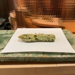 天白 - アスパラガス(山形県産)の穂先の天麩羅