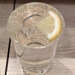 和風もつ料理 あらた - これが謎割材9割1割ジンジャーのハイボール