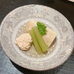 礒田 - 炊合せです。鯛子と合馬の筍と蕗