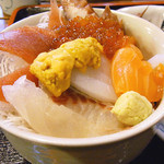 海鮮市場 長崎港 - 海鮮丼