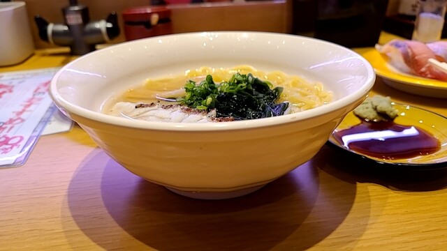 回転寿司 すしえもん 湘南モールフィル店 （SUSHIEMON） - 本